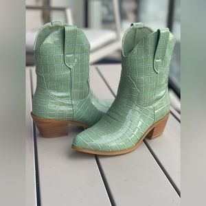 Cowboy boots - *BRAND NEW* low block heel